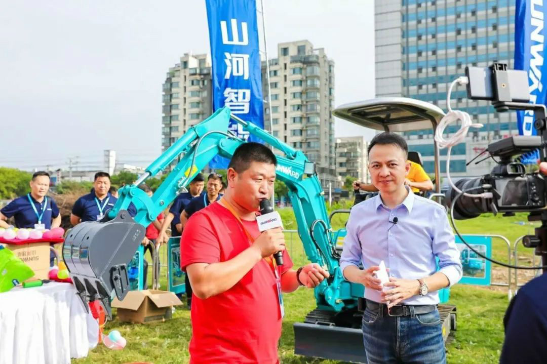 2020全球微挖大会 9888拉斯维加斯官网智能精品微挖赢得满堂彩