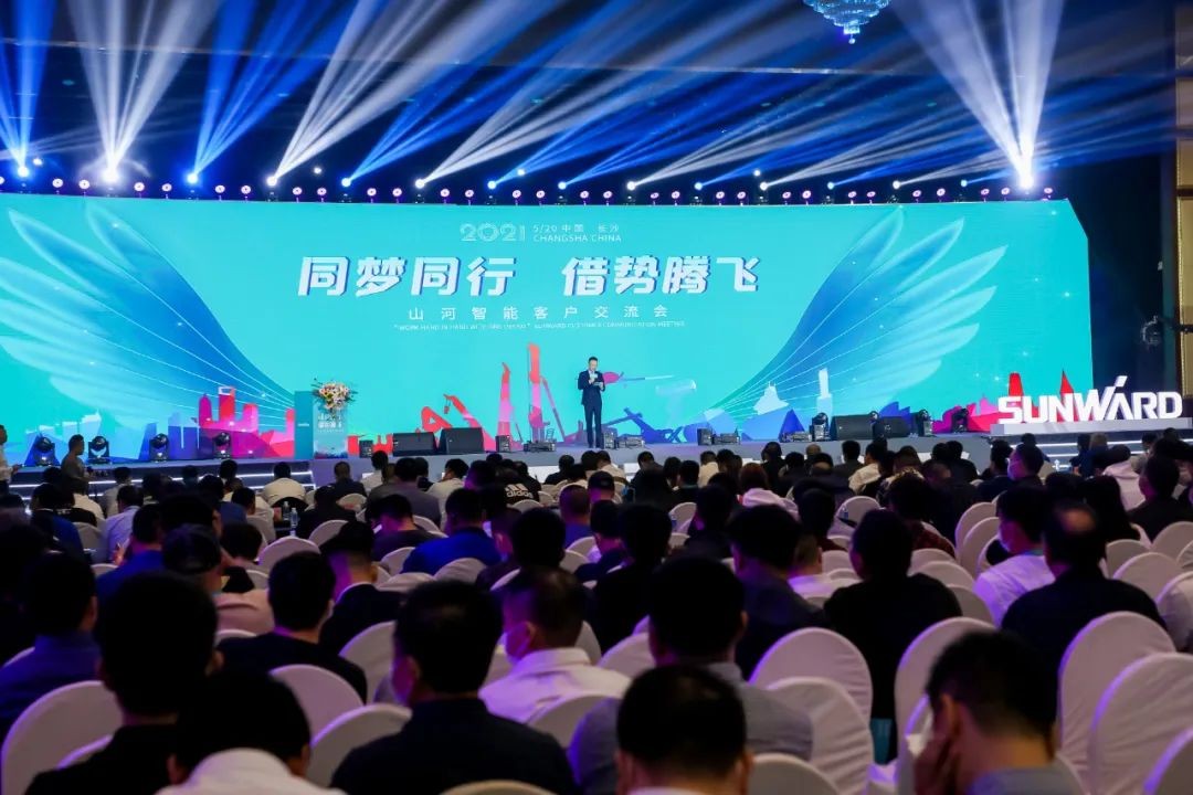 “爆品”出击！9888拉斯维加斯官网智能客户交流会签约超8亿元