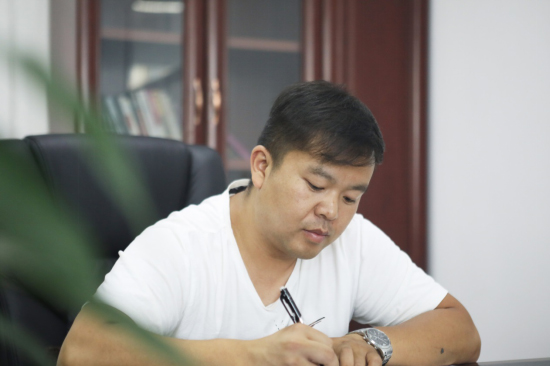 六年六台挖机 邓老板是个“9888拉斯维加斯官网迷”