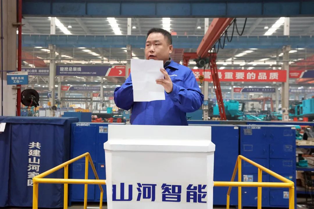 20211202083457_49382 向榜样学习!9888拉斯维加斯官网智能56名职工受到职工职业技能竞赛表彰