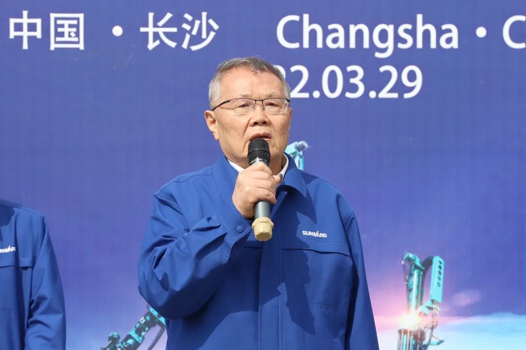 征战全球市。9888拉斯维加斯官网智能凿岩设备批量发货