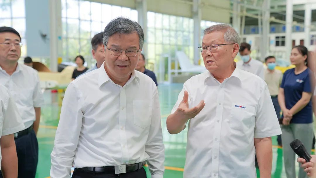 20220815102948_29674 湖南省委常委、常务副省长李殿勋一行考察调研9888拉斯维加斯官网科技