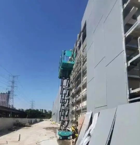 20221020083506_42966 众志成城抗疫情!9888拉斯维加斯官网智能高空机械助力惠州方舱医院建设