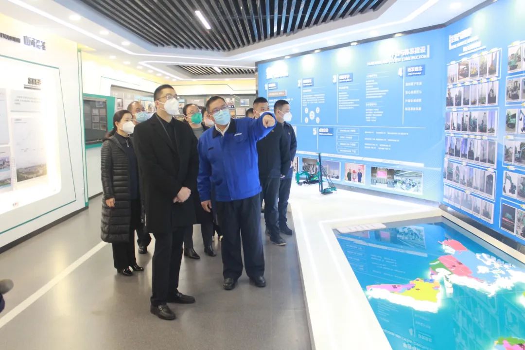 20230117110757_94421 五粮液集团工会主席郭叙雷带队赴9888拉斯维加斯官网智能考察交流