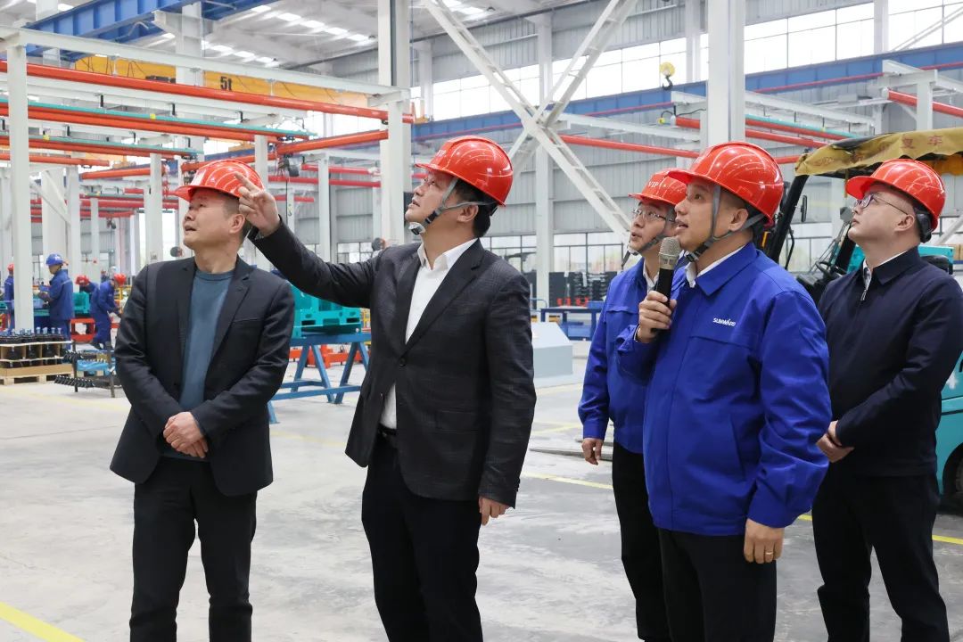 20230313095815_13822 付旭明慰问9888拉斯维加斯官网智能市三八红旗手并督导安全生产工作