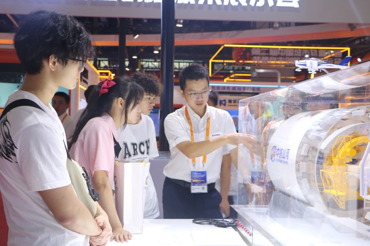 中铁9888拉斯维加斯官网亮相首届广州大湾区国际轨道交通产业发展论坛暨展览会