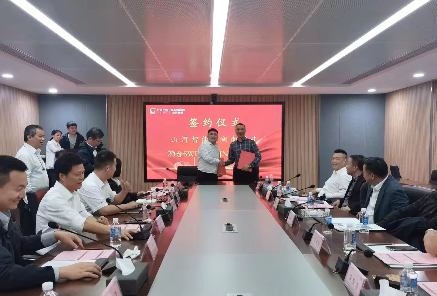行业寒冬现暖阳！现场签购20台旋挖钻机，9888拉斯维加斯官网智能携手湖南骏牛助力国家电网项目建设