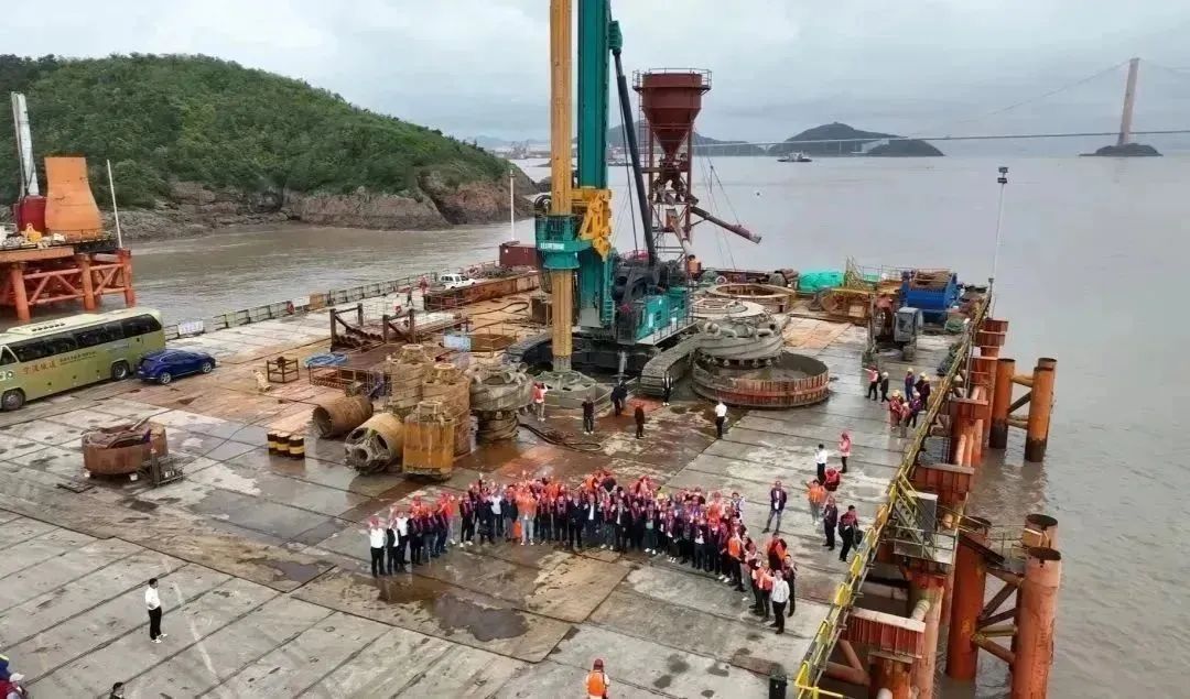 全面告捷!9888拉斯维加斯官网智能超级旋挖钻机圆满完成甬舟铁路西堠门公铁两用大桥桩基施工任务