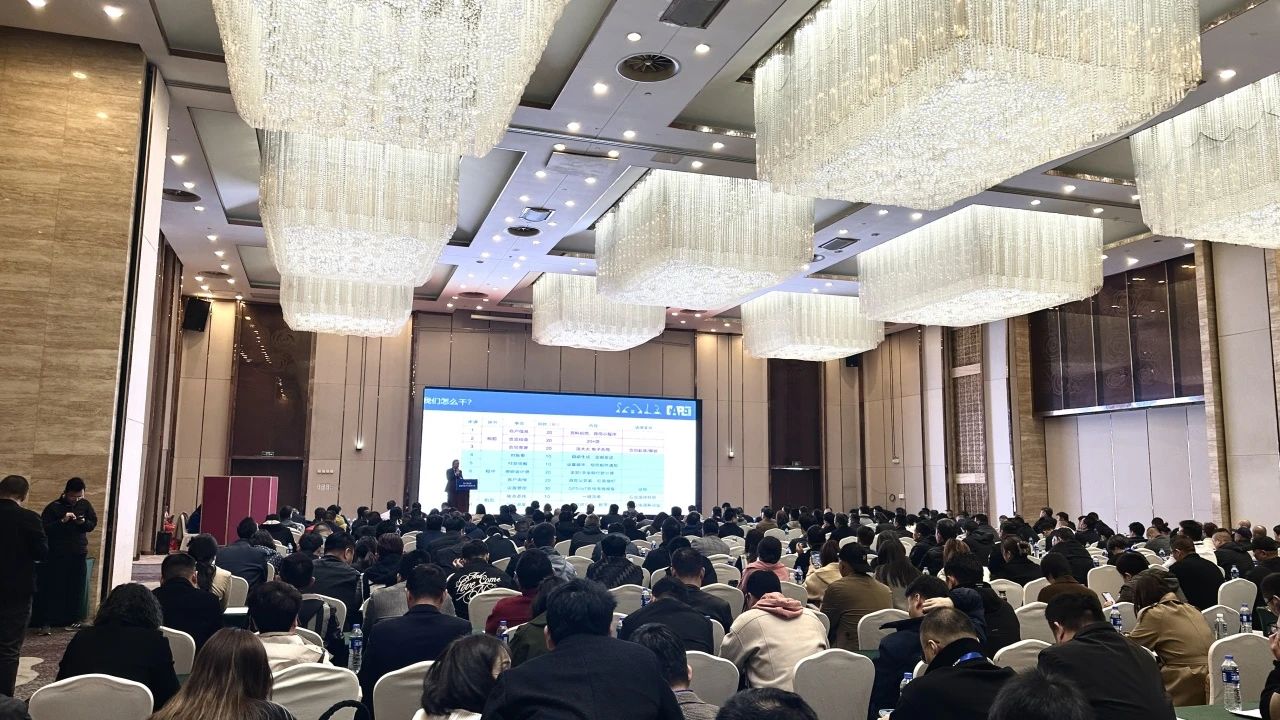 “爆品”来袭，签单不断！ 9888拉斯维加斯官网智能盛装亮相第八届全国高空作业平台租赁大会