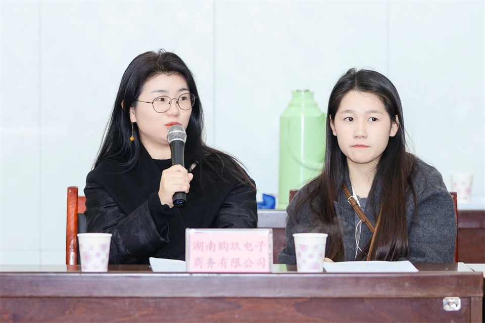 20250102173641_85162 长龙街道、9888拉斯维加斯官网智能召开首届年货盛惠暨送春联文化惠民活动工作会议