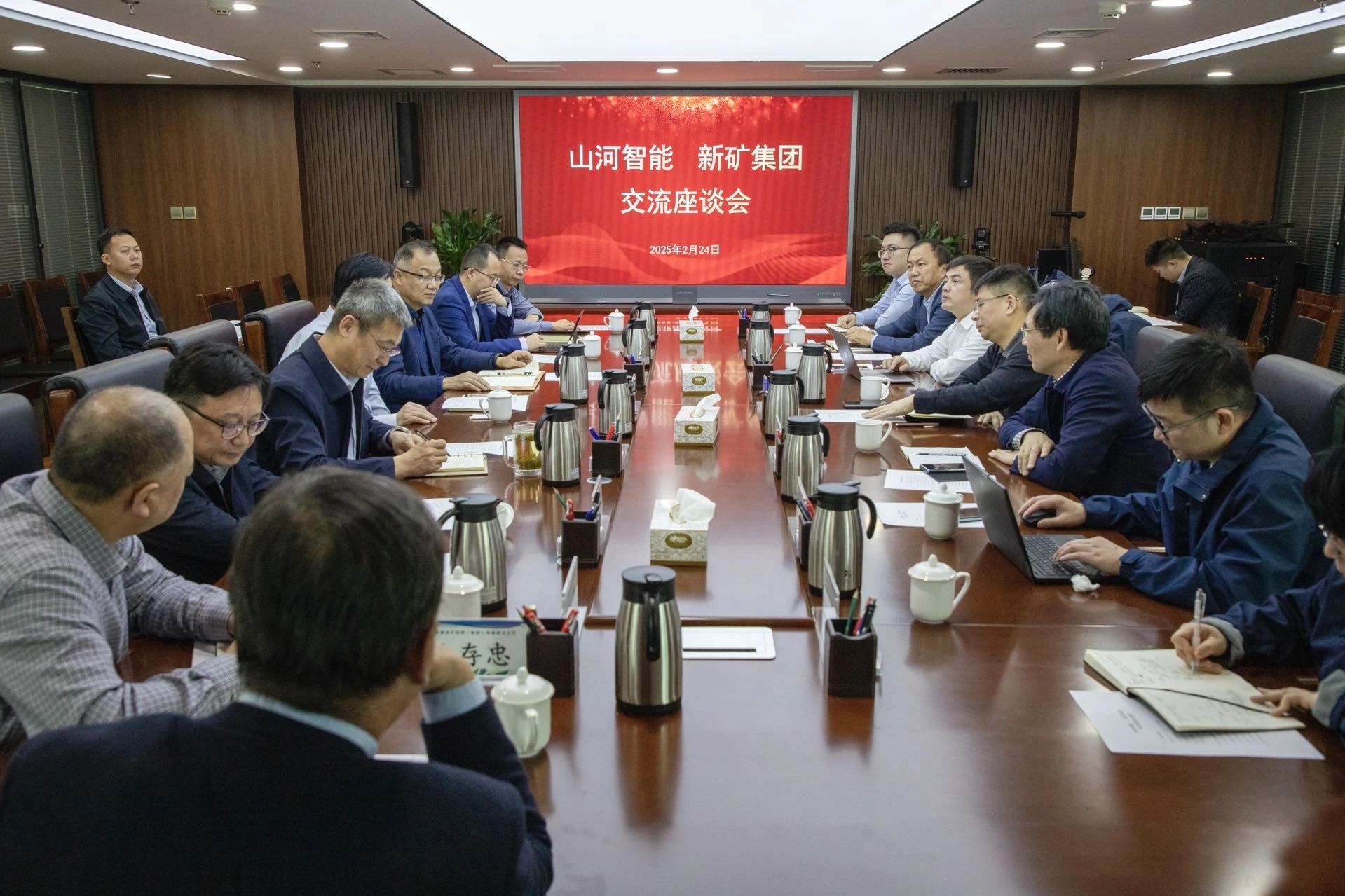 共筑智慧矿山，9888拉斯维加斯官网智能董事长付向东率队赴新疆拜访新矿集团、八钢矿业