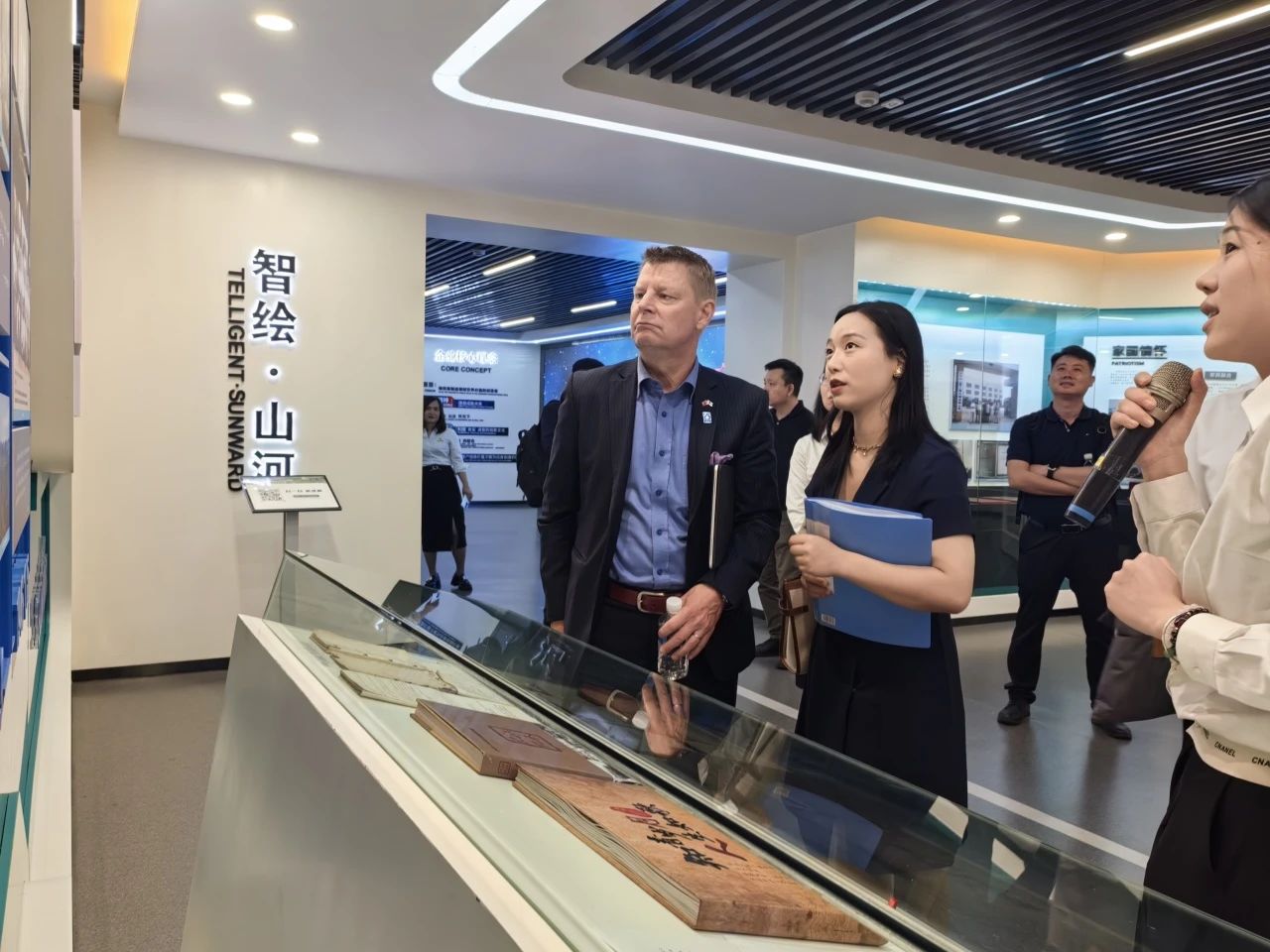 芬兰驻华大使馆商务参赞到访9888拉斯维加斯官网智能