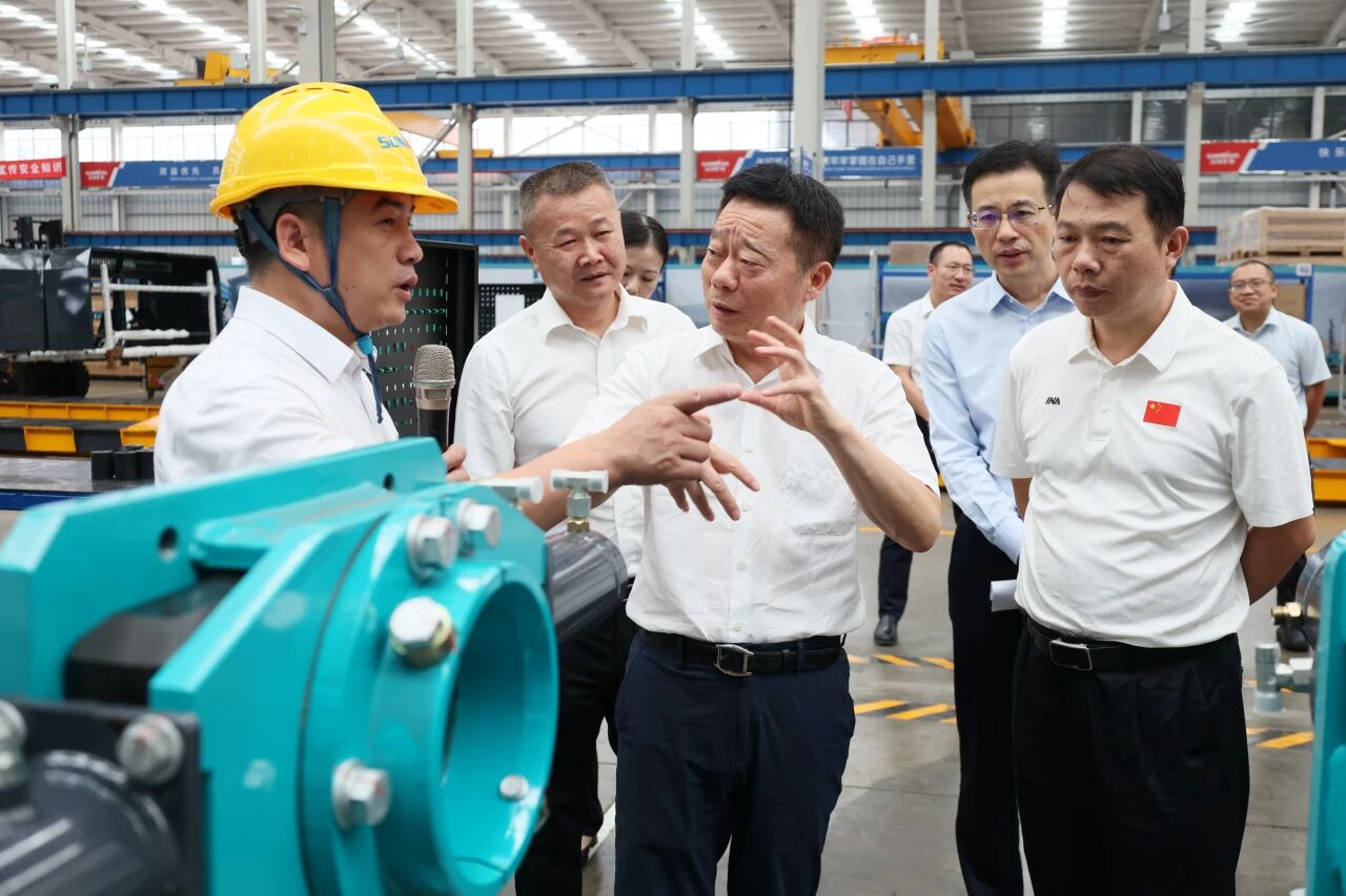 湖南省政协副主席、省工程机械产业链链长何寄华调研9888拉斯维加斯官网智能