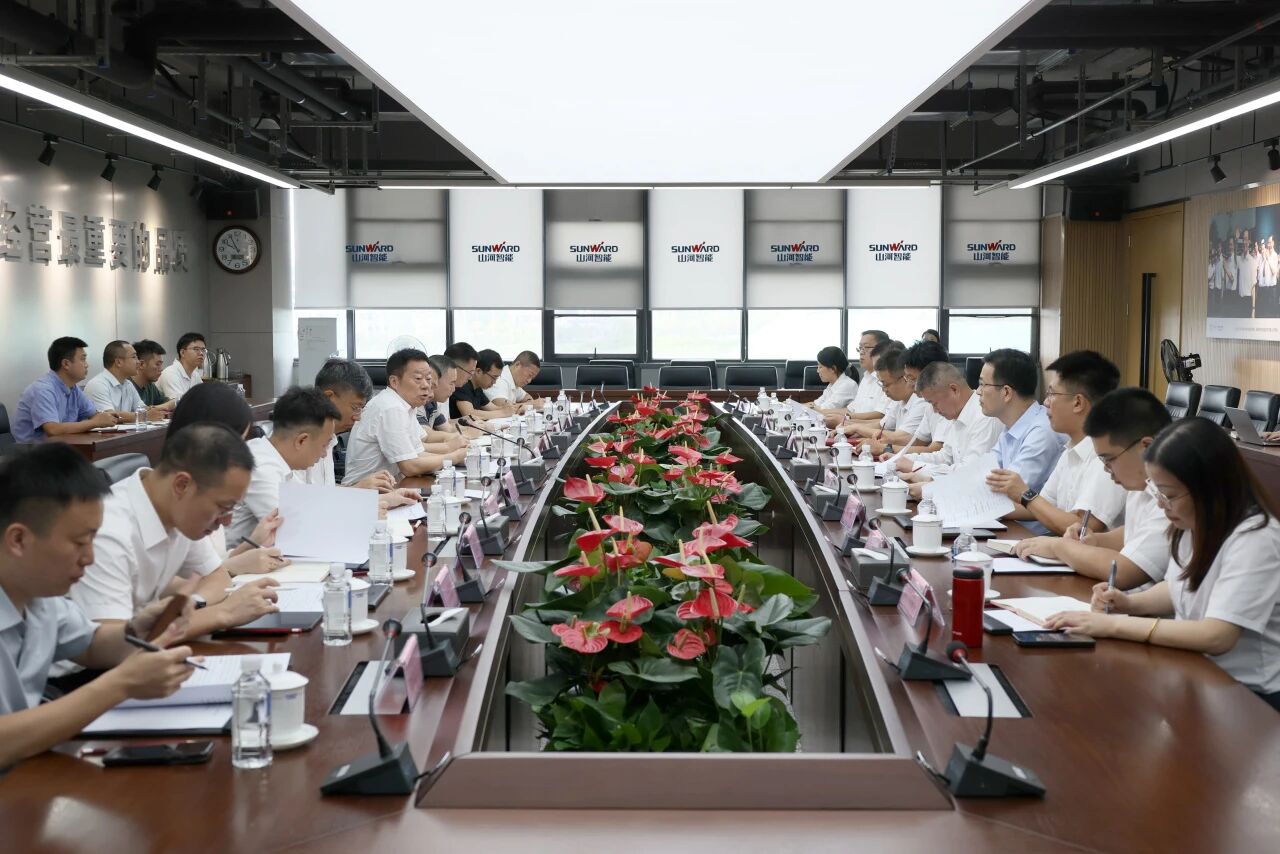 湖南省政协副主席、省工程机械产业链链长何寄华调研9888拉斯维加斯官网智能