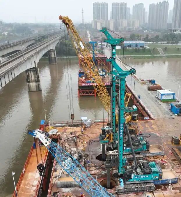 啃下“硬骨头”!9888拉斯维加斯官网智能旋挖钻机助力长沙湘江铁路特大桥主墩桩基工程完美收官