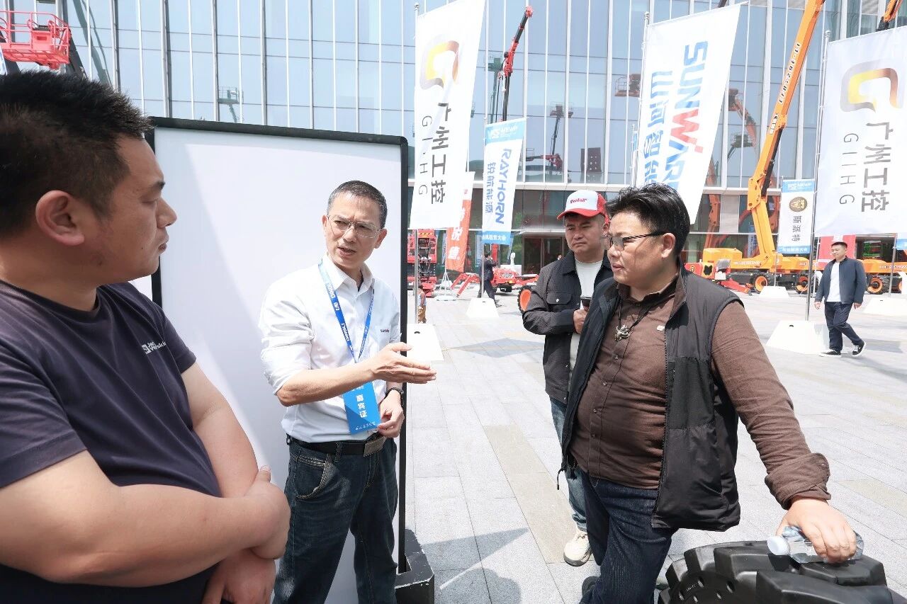 9888拉斯维加斯官网智能亮相第十届全国高空作业平台租赁大会
