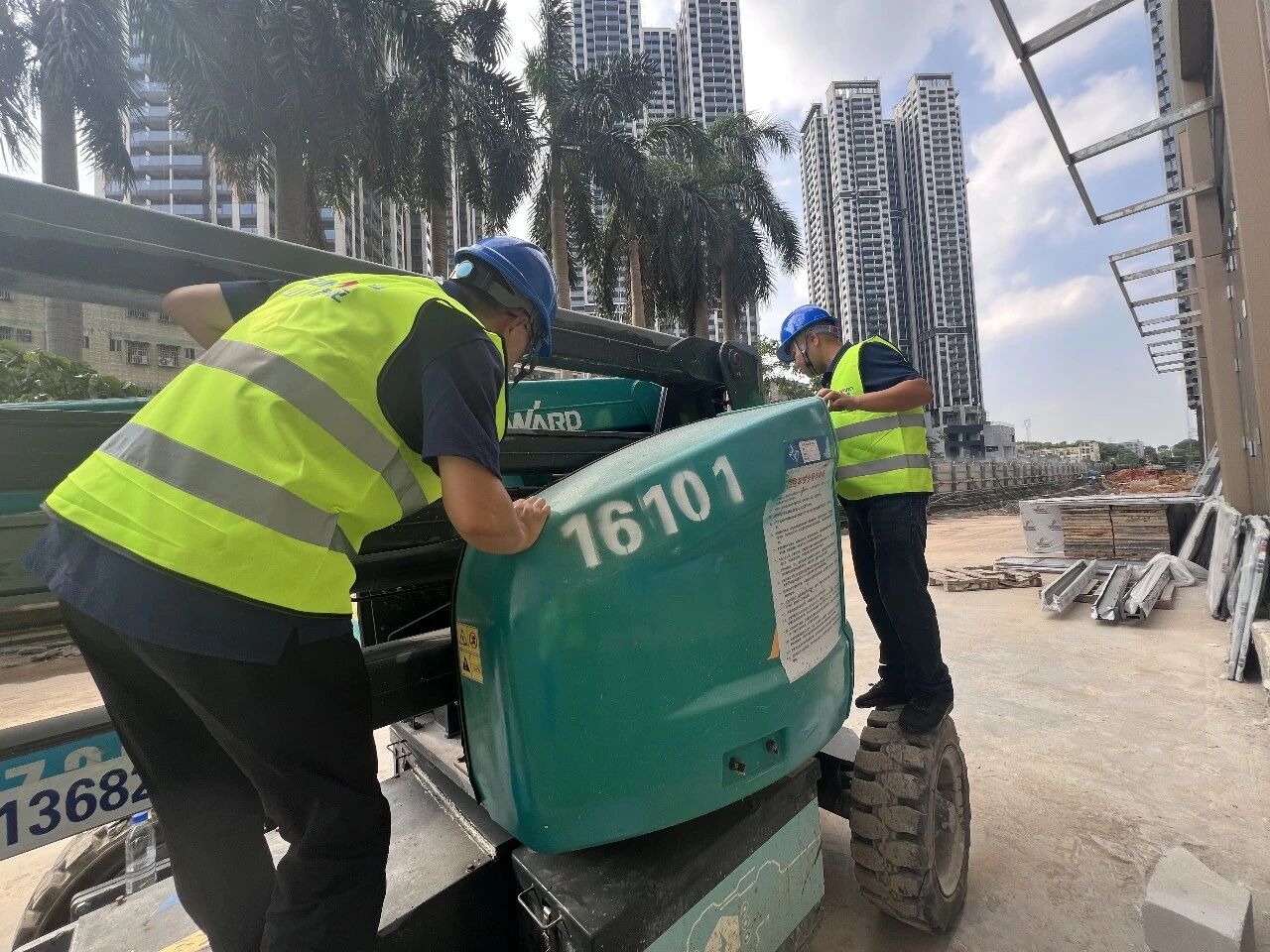 倾听一线客户心声 筑牢设备运行屏障 9888拉斯维加斯官网智能高空机械服务万里行走进华南